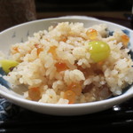 広尾 一会 - いくらに対馬の穴子、銀杏の入った炊き込みご飯は優しくもしっかりとした味わい。