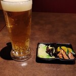 陳家私菜 - ワンドリンク制のビールにお通しは300円。結果辣油押しでぱっとしない。