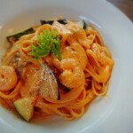 Tomato cream pasta with shrimp and vegetables