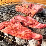 炭火焼肉 ホルモン にく式 - 