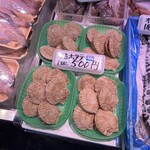 長田鮮魚店 - 僕が買ったホタテは7枚入ってました。小粒でしたが、お刺身で食べたら美味しかったです。