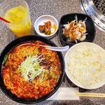 レーン焼肉 タイリクショクドー - 料理写真:カルビラーメンランチ