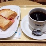 Dotoru Ko-Hi- Shoppu - Bset Hot sandwich Ham & cheese～Two kinds of natural cheese～(380円)