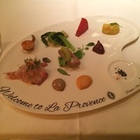 ラ・プロヴァンス - 2皿目：パレット・アート・オードブル☆お魚はカンパチ、お肉はパテドカンパーニュ（豚足・鳥のレバーを使ったテリーヌ）です♡