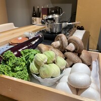 天ぷら浅沼 - カウンターに食材があるとワクワクしますね！