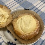 ３時の王様 - クリームギッシリ！もったりしたクリーム甘さ控えめ。上の皮が砂糖でパリッとしていて美味しい！