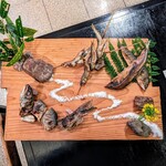 郷土料理ともん - 山女魚の寒干し、鮎の一夜干し、雑魚串。