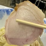 Ramen FeeL - 脂身と赤身の旨みがそれぞれ噴き出す豚ロース