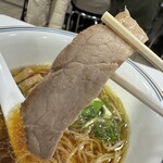 Ramen FeeL - 肉々しいブロック状のチャーシュー
