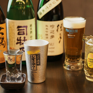 Cheers with a variety of drinks, including Shinwa Beer and Highball!