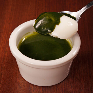 自社農場で育てた知覧碾茶のパンナコッタ