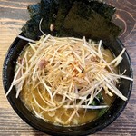 家系ラーメン クックら - ネギラーメン(赤)