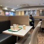 マクドナルド - 2024/01 店内は散らかっています