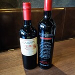 炭火焼肉ホルモン うらら - 左から【ガルソン　タナ】重厚なコクのある赤、【ストーンヘッジ　メリタージュ】濃厚な果実味と滑らかな口当たりの高級な赤