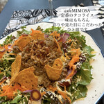 cafe MIMOSA - cafeMIMOSAの定番タコライス。
見た目にこだわり、地元野菜を中心に季節でお野菜が変わります。しっかりボリュームで身体も心も嬉しい一皿。