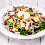 Merengue-style 18-item Cobb salad