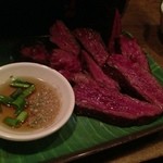 ハンサム食堂 - ハラミの炭火焼きアップ