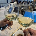 赤白 阪急三番街店 - 白ワイン（シャルドネ）で乾杯