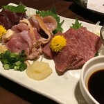 厳選鍋と地鶏の個室居酒屋 羽根川 - 鶏たたきと馬刺し2種