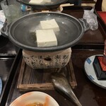 秋田長屋酒場 - お通し1品目湯豆腐
