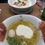 黄金の塩らぁ麺 ドゥエイタリアン - 