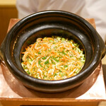 虎白 - 桜海老と焼空豆の炊込みご飯