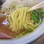 シジミの醤油らあ麺　麺アップ