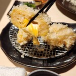 とんかつ憲進 - チーズたっぷり