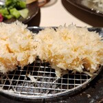 とんかつ憲進 - がんす×2個。衣をつける憲進スタイル