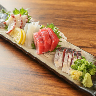 We offer fresh seafood purchased daily as sashimi and grilled dishes!
