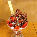 雑貨と喫茶 マチカド - チョコイチゴパフェ