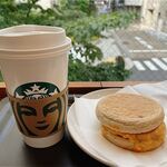 スターバックス・コーヒー - あらびきソーセージパティ＆スクランブルエッグ・ドリップコーヒー