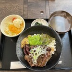 KANOU - 特選和牛欲張り丼（ご飯大盛り）＋セットメニュー（上から）