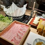 Butashou - 昆布出汁の豚しゃぶ（お肉盛・季節のお野菜盛・つくね・豆腐）