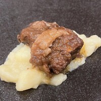 豚肩ロース肉の赤ワイン煮込み