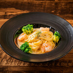 Creamy shrimp and broccoli pasta