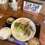 大衆食堂ヒザコシ - メヒカリの唐揚げ定食