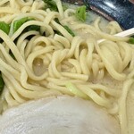 横浜家系ラーメン 一刀家 - 麺アップ