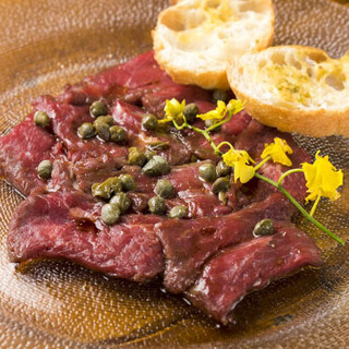 The recommended dish is the beef carpaccio. The course membership system is also attractive.