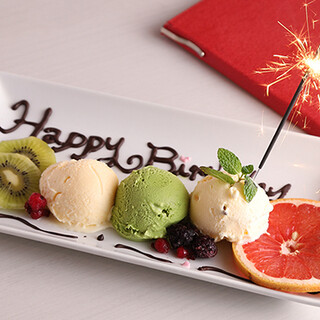 We offer a variety of special ice plates and great coupons perfect for anniversaries.