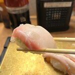 かいてん寿し 大倉 - 白身　　なんじゃろね？