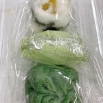 上から　吹雪饅頭、うぐいす餅、草餅（こしあん） 各290円（税込）