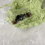 和菓子処 大角玉屋 - うぐいす餅　断面