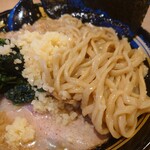 Yokohama Ie Kei Ramentonkotsuman - 太麺加水率高めのモチモチ麺