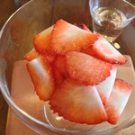 BONAMI - フランス産フロマージュブランの軽いムース　イチゴのラメルを合わせて