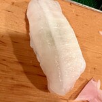 Fuji zushi - 『えんがわ美味いから食べろッ』　と、おススメされただけあり、厚みがあって、咀嚼が楽しい♪