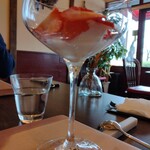 BONAMI - フランス産フロマージュブランの軽いムース  イチゴのラメルを合わせて