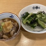 Kawakita Shouten - ひね鶏ポン酢とたたき胡瓜。胡瓜はイメージ通り、鶏は結構好きな味。