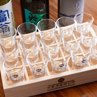 We recommend the “tasting sake set” where you can try and compare 15 sake breweries.