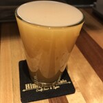 ヒマラヤテーブル - おろち(ビアへるん)。普通であれば樽詰めの際に炭酸ガスも使用するところをガスなし、なのかな？口当たりはまろやかでビールでありながら日本酒を飲むような感覚な一杯☆